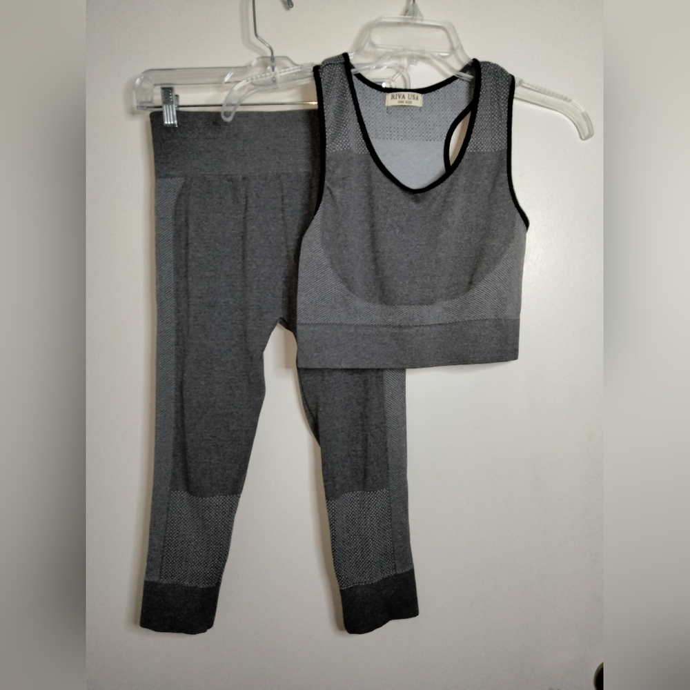 Riva USA (One Size) Gray Stretch Crop Top & Pull-on Leggings Matching (2PC) Set
